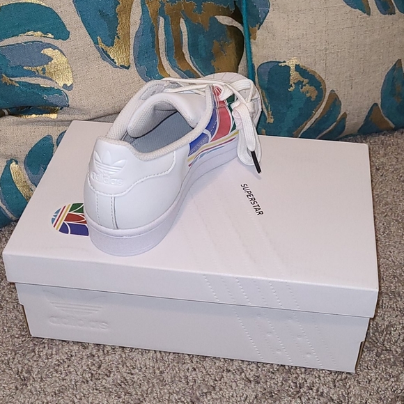 Adidas SUPERSTAR PURE J *NEVER WORN* - Picture 3 of 4